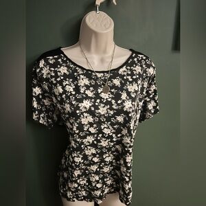 Old Navy Monochrome Floral Short Sleeve Tee